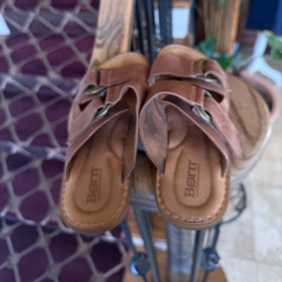 BORN ladies, flat, leather sandals, Belco Velcro fasten straps with gold 8 - Picture 9 of 12